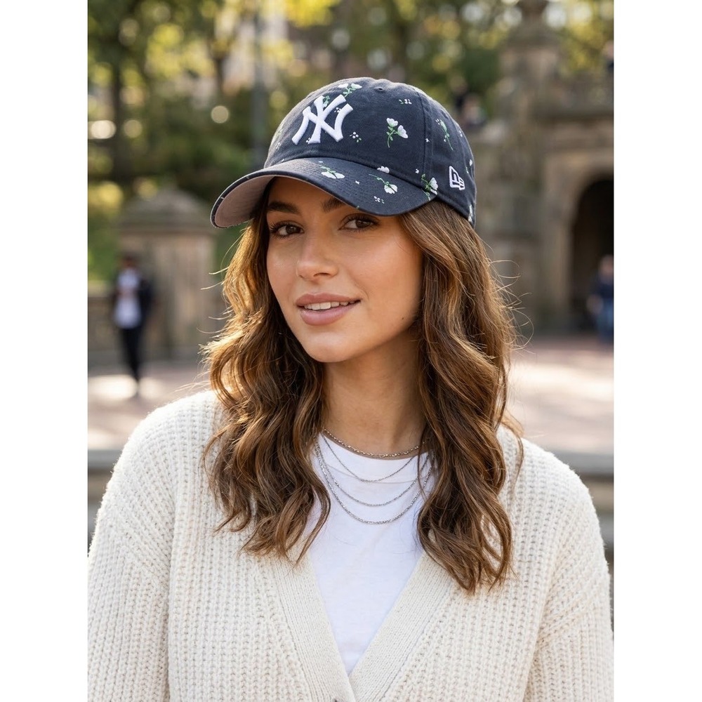 New Era 9TWENTY New York Yankees Floral Navy Blue Adjustable Baseball Hat Womens